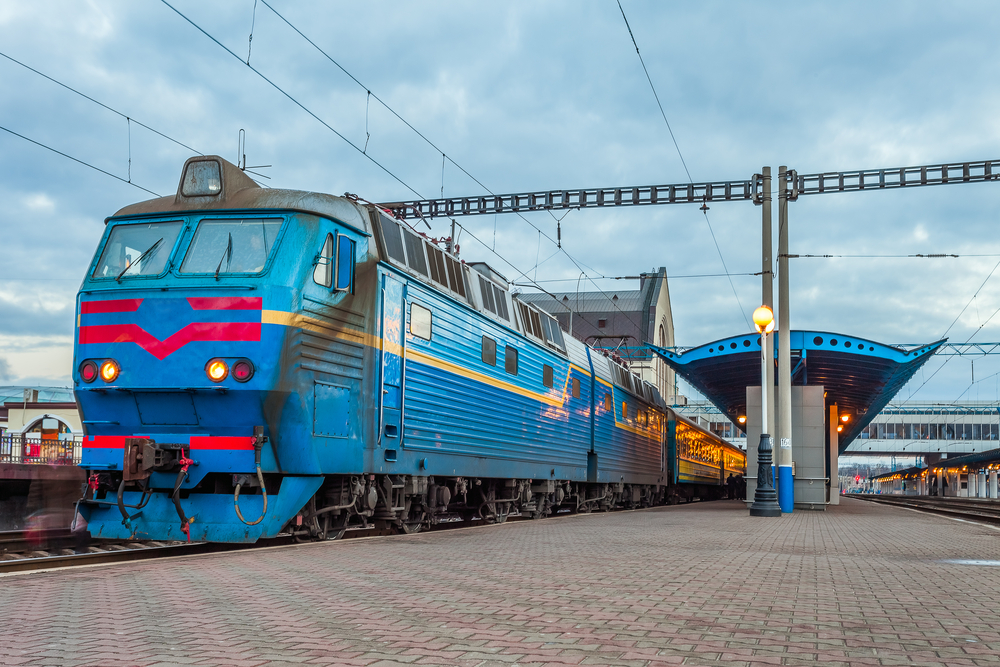 Первый за 2,5 месяца пассажирский поезд отправился в путь.Вокруг Света. Украина