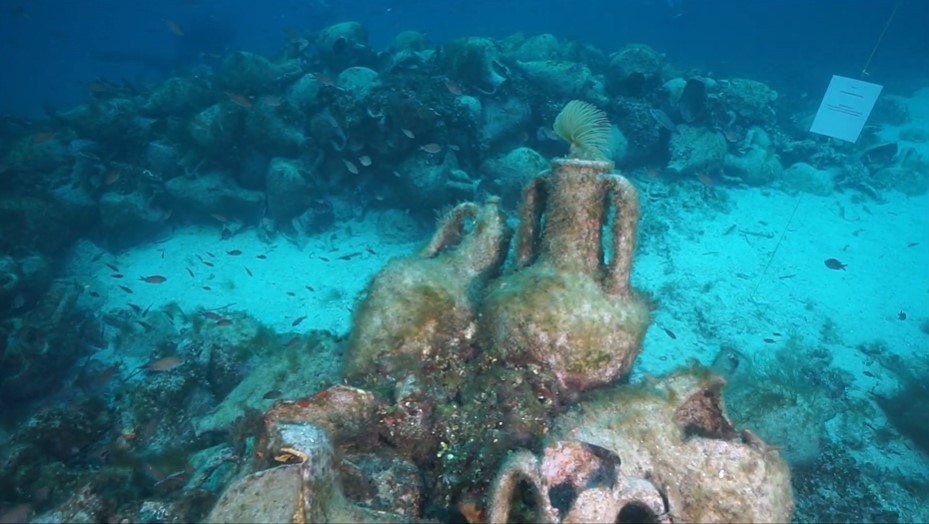В Греции из древнего корабля сделали подводный музей