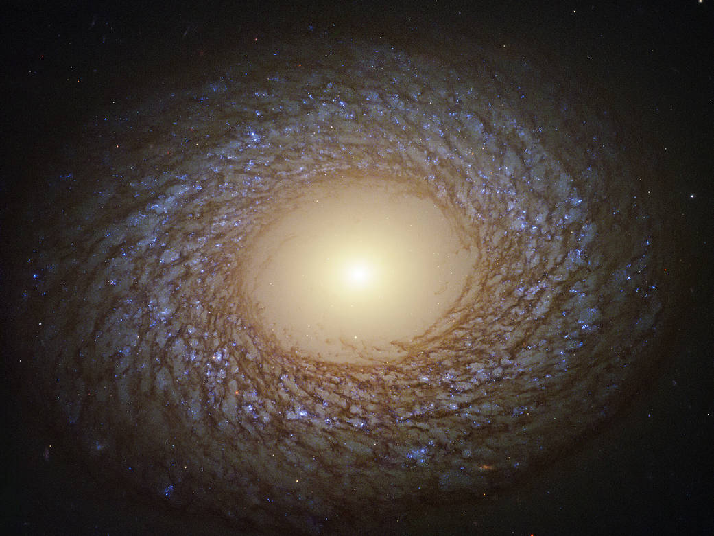 Хаббл сфотографировал «пушистую галактику» NGC 2275.Вокруг Света. Украина
