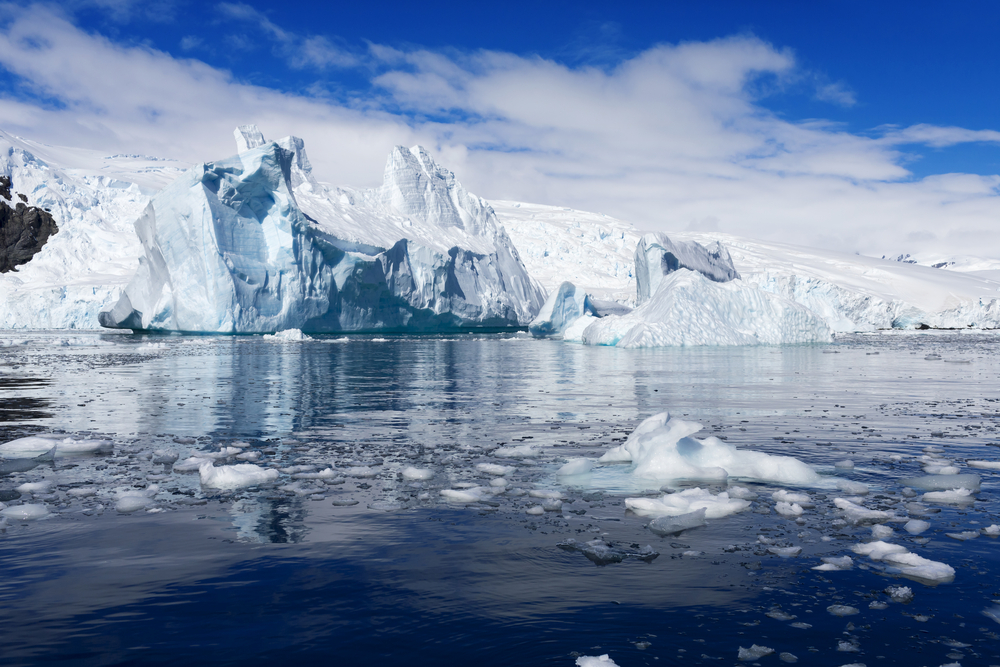 Тандем спутников NASA и ESA измерит льды Антарктики.Вокруг Света. Украина