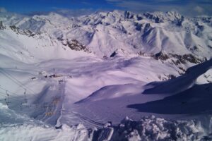 В Альпах из-за глобального потепления порозовел лед