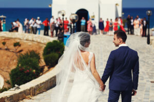 Киприотам запретили целоваться и танцевать на свадьбах