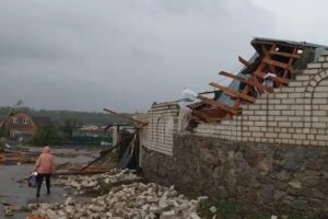 В Кропивницком ураган разрушил около 200 домов за полчаса