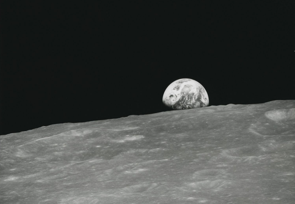 Когда уйдет луна. Земля с Луны Аполлон 11. ,Снимки Луны с земли Аполлон 17. Поверхность Луны Горизонт. Лунная поверхность.