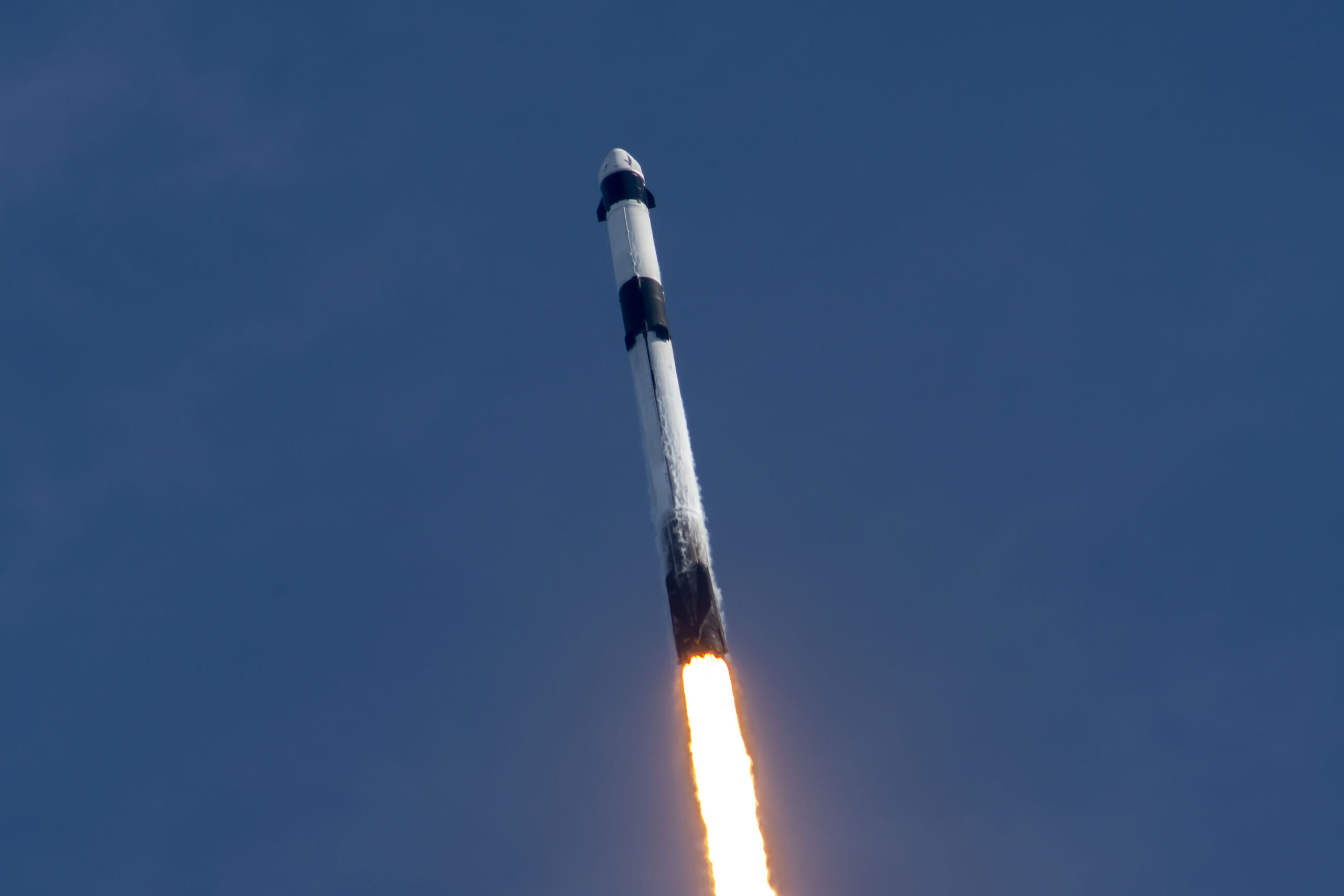 Сегодня корабль SpaceX доставит на МКС около трех тонн грузов.Вокруг Света. Украина