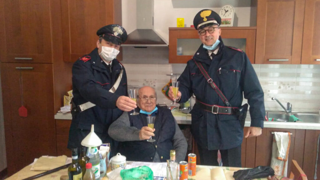 В Италии пенсионер от одиночества вызвал полицию на Рождество