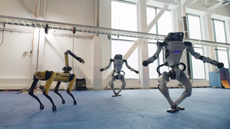 Роботы Boston Dynamics впервые станцевали вместе