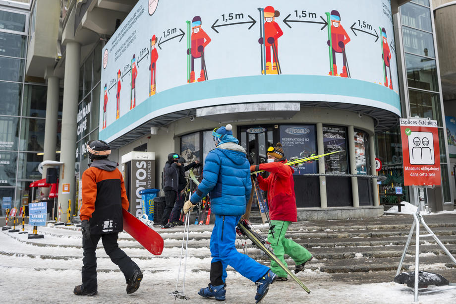 На швейцарском горнолыжном курорте сотни британцев сбежали с карантина.Вокруг Света. Украина
