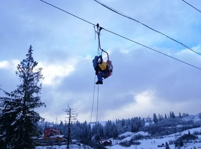 В Славском 1 января лыжники застряли на подъемнике