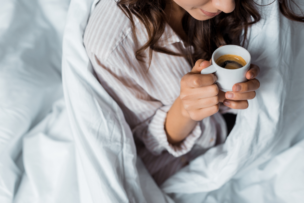 За 6 часов до сна: когда и сколько пить кофе для бодрости