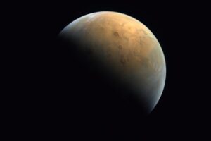 Зонд ОАЭ прислал свое первое фото Марса