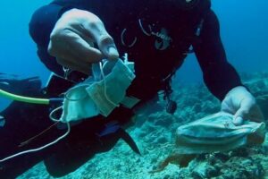 На Филиппинах нашли риф из масок