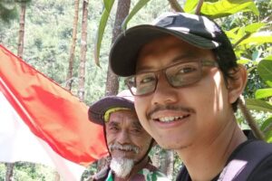 В Индонезии энтузиаст за 24 года посадил целый лес