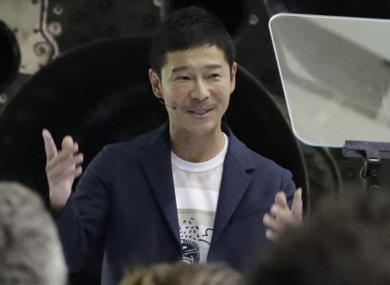 Японский миллиардер собирает компанию из восьми человек для полета к Луне