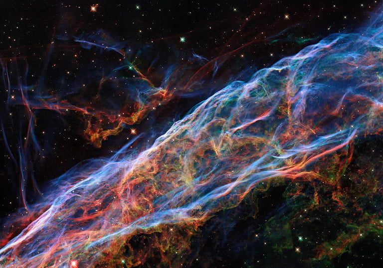 Hubble показал детальное изображение потрясающей туманности Вуаль.Вокруг Света. Украина