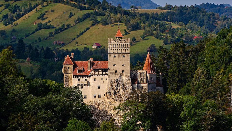 Замок Дракулы в Румынии стал центром вакцинации от COVID-19