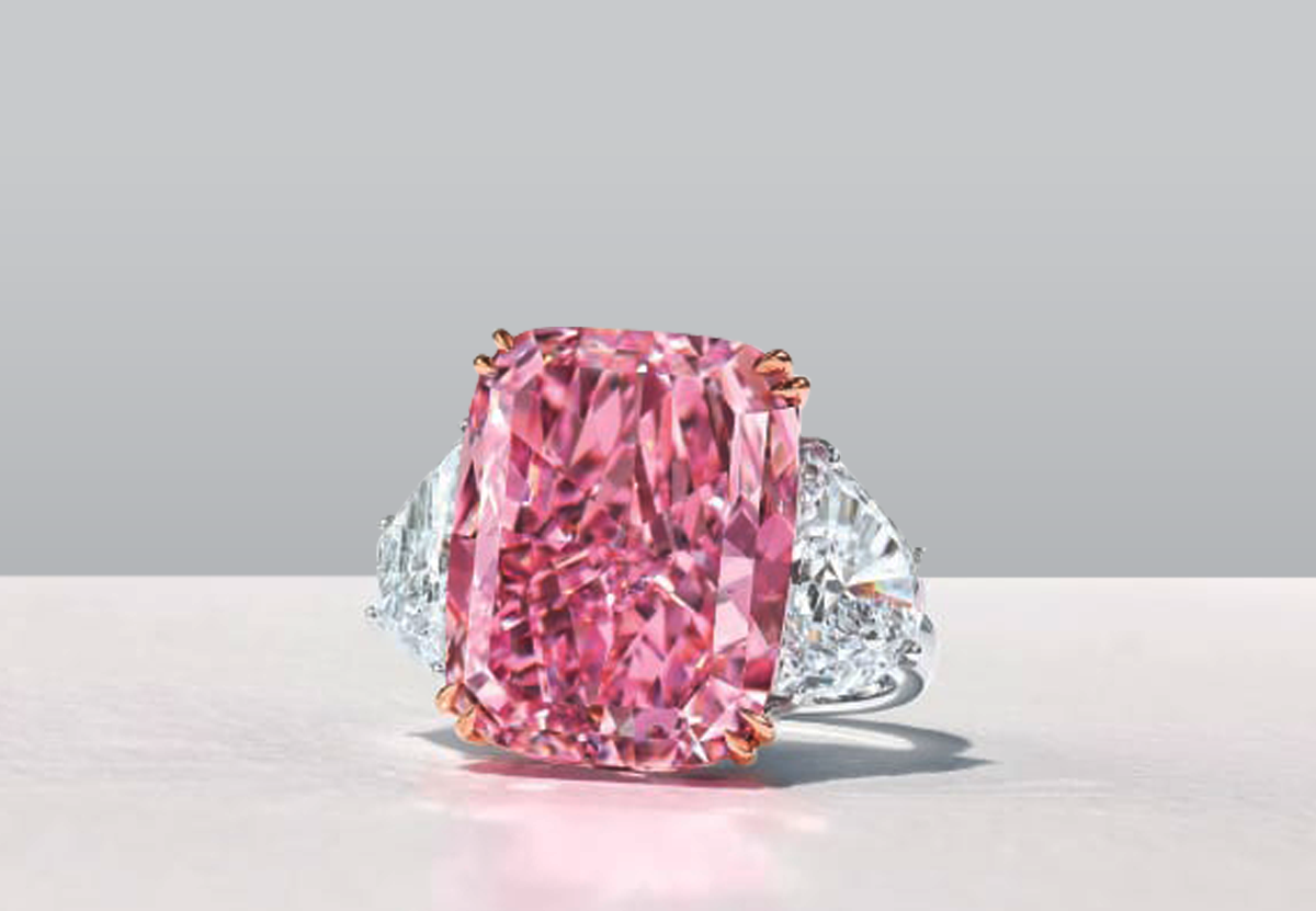 Редкий пурпурно-розовый бриллиант «Сакура» ушел с молотка за $29,3 млн
