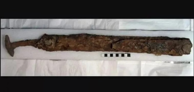В Греции нашли могилу древнеримского воина с согнутым мечом