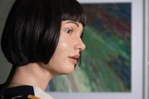 В Лондоне открылась выставка автопортретов андроида