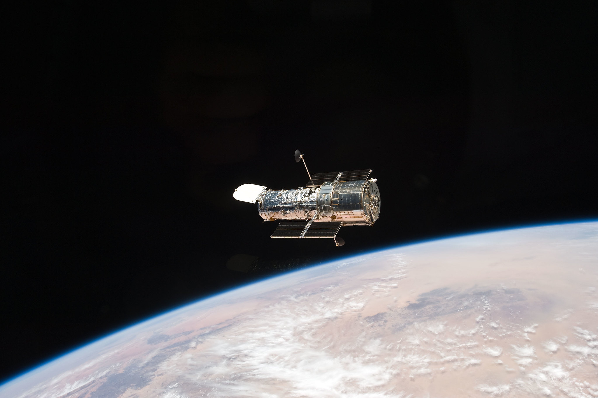 NASA не может вернуть в строй телескоп «Хаббл» уже вторую неделю