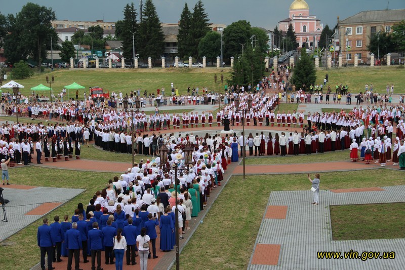 В Украине установили рекорд по массовому исполнению Щедрика.Вокруг Света. Украина