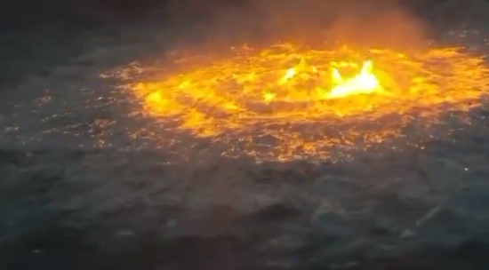 В Мексиканском заливе загорелась вода