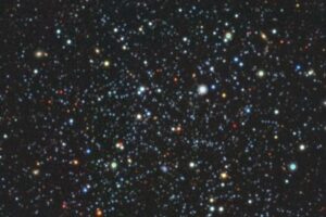 В звездном скоплении Palomar 5 черные дыры формируют реки звезд