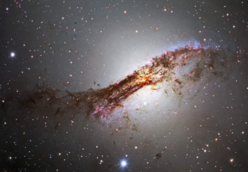 Астрономы получили детальный снимок гигантской галактики Центавр А