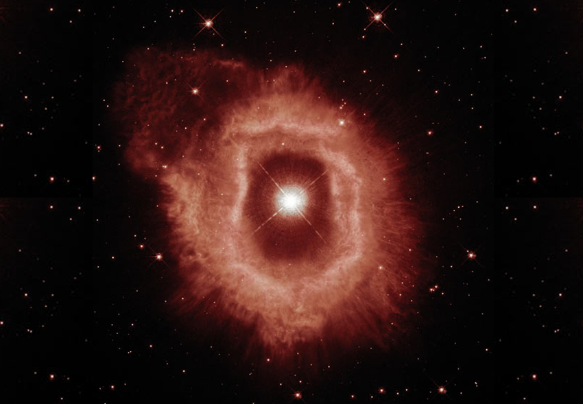 «Хаббл» запечатлел эффектную гигантскую звезду в созвездии Киля