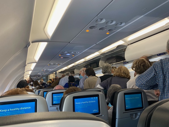 Почему в самолетах капает вода с потолка