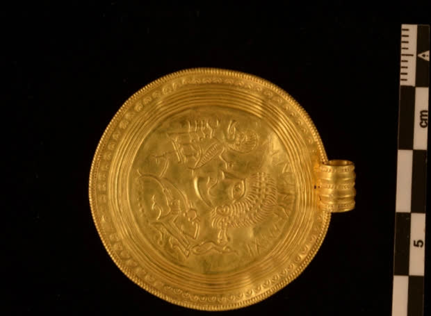 В Ютландии нашли клад золотых медальонов, посвященных  богу Одину.Вокруг Света. Украина