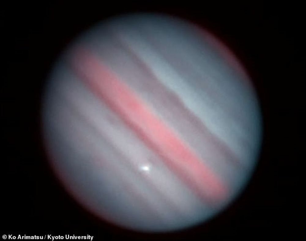 На Юпитере зафиксировали яркую вспышку