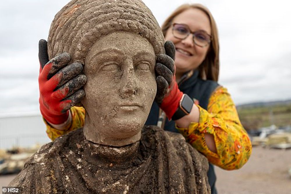 При строительстве железной дороги в Великобритании найдены древнеримские статуи