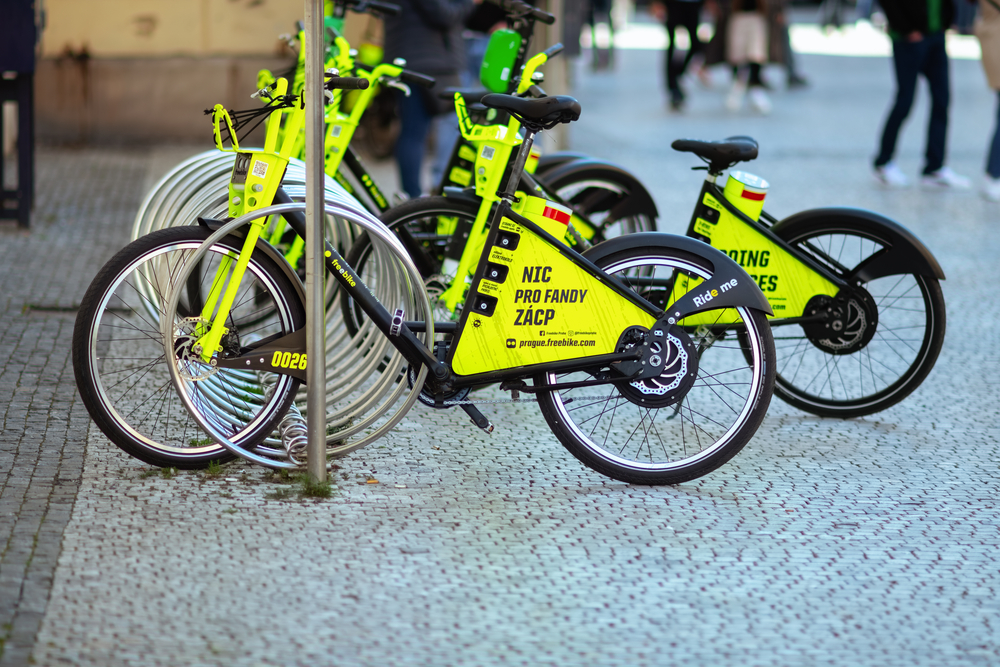 В Праге открыли бесплатную аренду велосипедов, в том числе для туристов