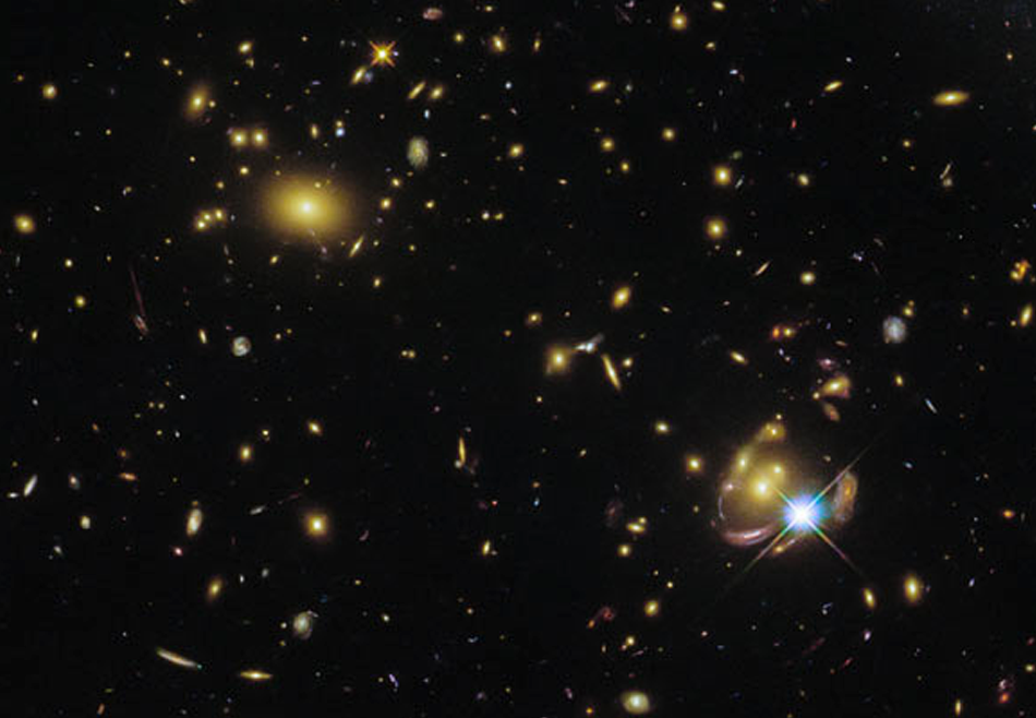 В глазах троится: Hubble заметил «тройную» далекую галактику