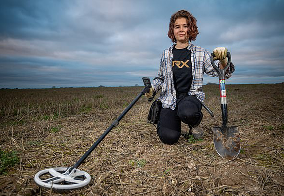13-летняя британка обнаружила склад топоров бронзового века.Вокруг Света. Украина
