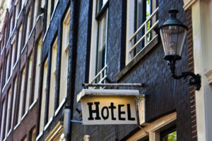 Амстердам запретил новые отели ради местных жителей