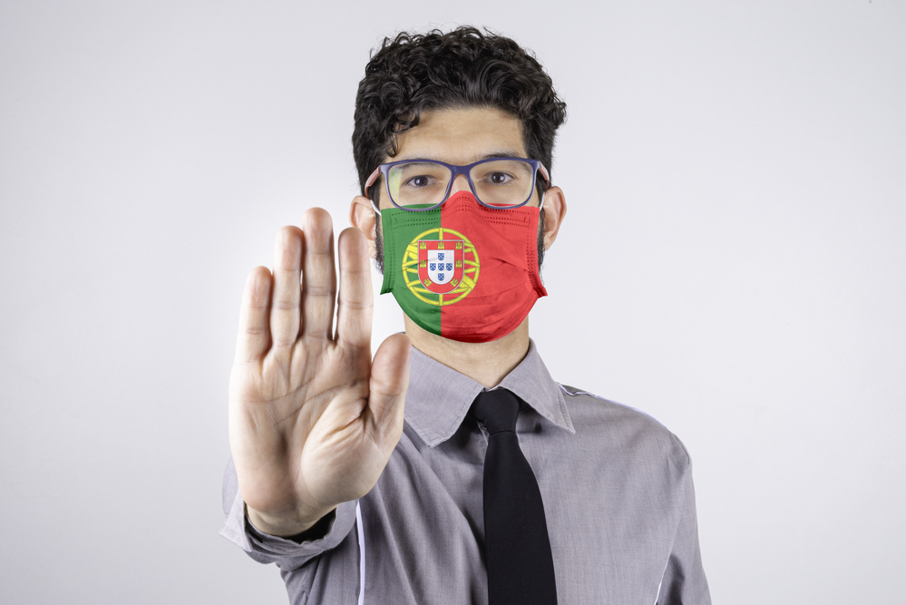 Португалия вводит жесткие ограничения даже для вакцинированных туристов