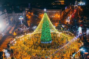 Новый год в Украине: когда открывают главную елку и сколько проработает праздничная зона