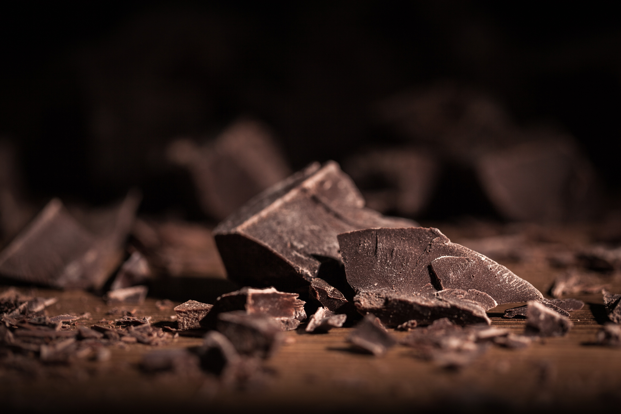 Диетологи объяснили, почему черный шоколад с высоким содержанием какао улучшает настроение  