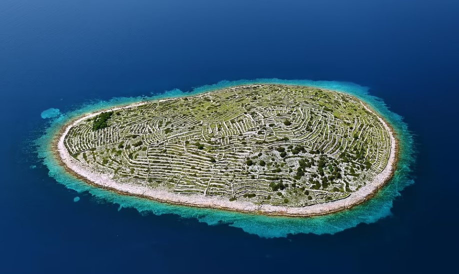 Почему хорватский остров выглядит как отпечаток пальца