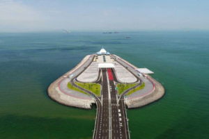 В Китае открыли рекордно длинный подводный автомобильный тоннель