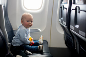 Как путешествовать с младенцем в самолете