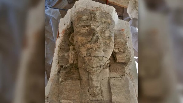 В Египте археологи нашли две гигантские статуи сфинксов.Вокруг Света. Украина