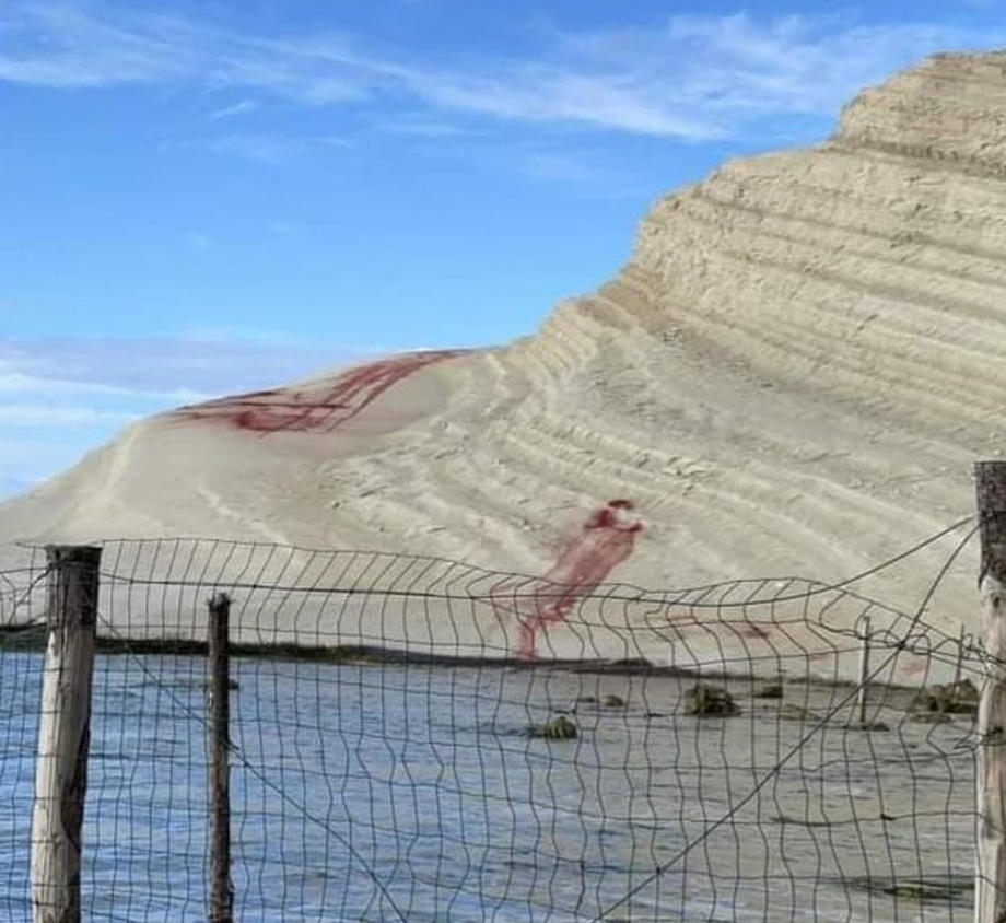 Вандалы облили краской Скала-деи-Турки – знаменитую белую скалу на Сицилии