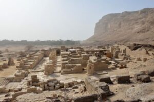 В Египте нашли тысячи черепков с древними текстами