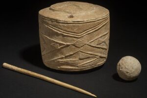 У дитячому похованні віком 5000 років знайдено загадковий крейдяний барабан