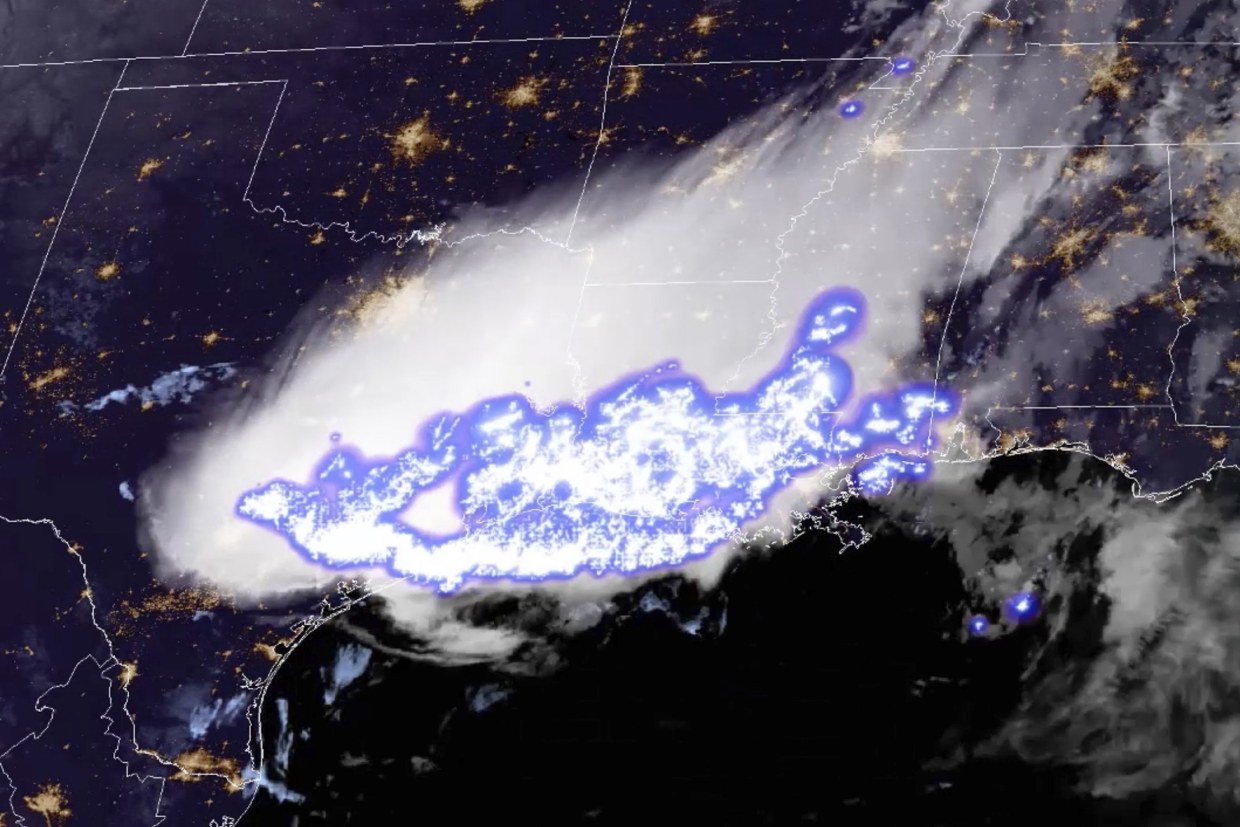 Мировой рекорд: В США наблюдали самую длинную молнию планеты