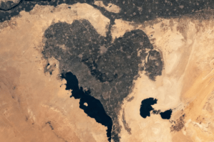 Географическая валентинка: астронавты заметили из космоса египетский оазис в форме сердца