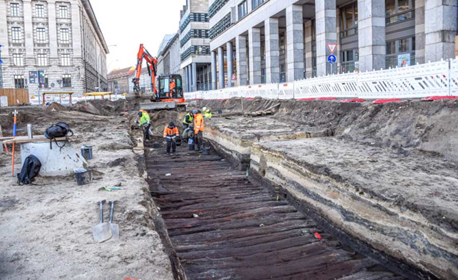 В центре Берлина откопали деревянный тротуар, которому 700 лет